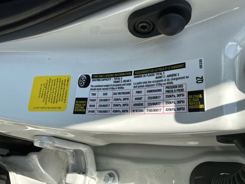 Used 2025 Toyota RAV4 LE AWD/4WD image 34