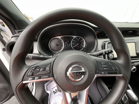 Used 2020 Nissan Kicks S image 21