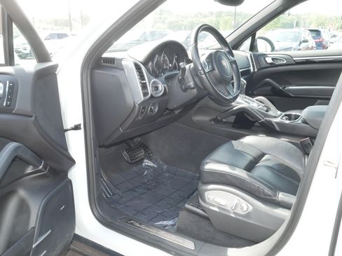 Used 2014 Porsche Cayenne Platinum Edition AWD/4WD image 11