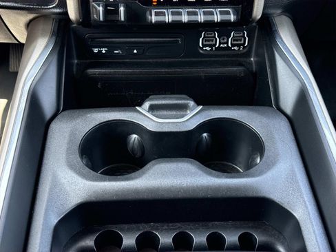 Used 2019 RAM 1500 Laramie AWD/4WD image 12