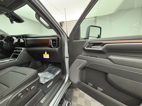 New 2026 GMC Sierra 2500 Denali w/ Denali Reserve Package image 2
