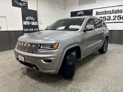 Used 2017 Jeep Grand Cherokee Overland image 3