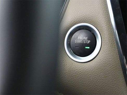 Used 2023 Chevrolet Traverse LT image 21