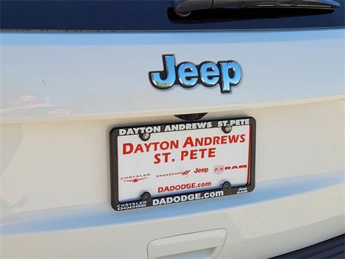 Certified 2021 Jeep Grand Cherokee Laredo image 10