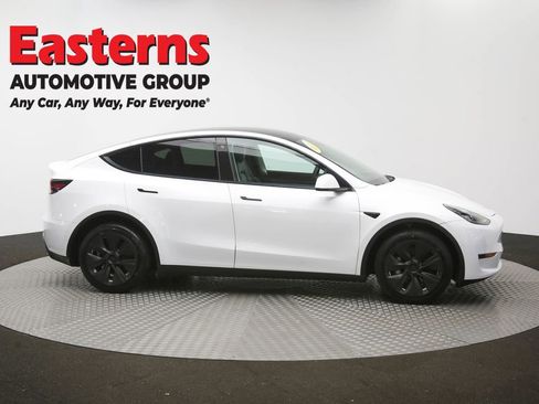 Used 2022 Tesla Model Y Long Range AWD/4WD image 40