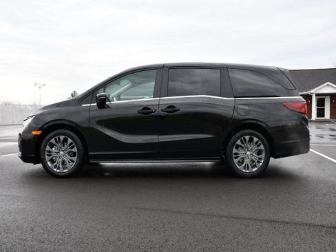 New 2026 Honda Odyssey Touring image 4