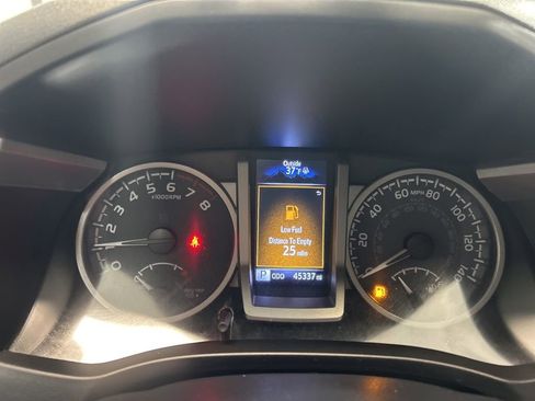 Used 2022 Toyota Tacoma SR5 w/ Technology Package image 25