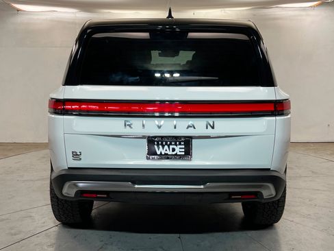 Used 2025 Rivian R1S Adventure image 5