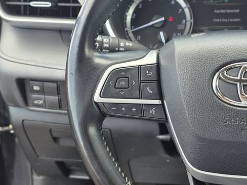 Used 2022 Toyota Highlander XLE FWD image 25