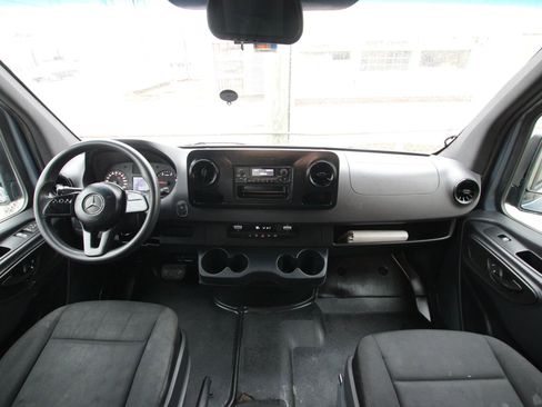 Used 2019 Mercedes-Benz Sprinter 144 image 12
