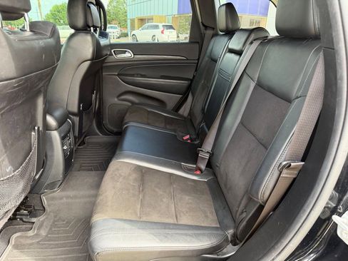 Used 2020 Jeep Grand Cherokee Laredo w/ Laredo X Package RWD image 13