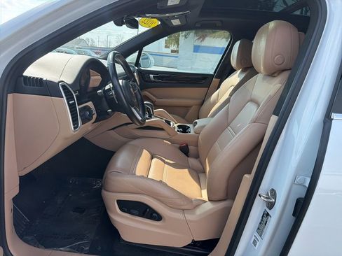 Used 2022 Porsche Cayenne Platinum Edition image 17