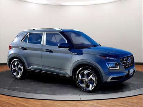 Used 2023 Hyundai Venue SEL image 20