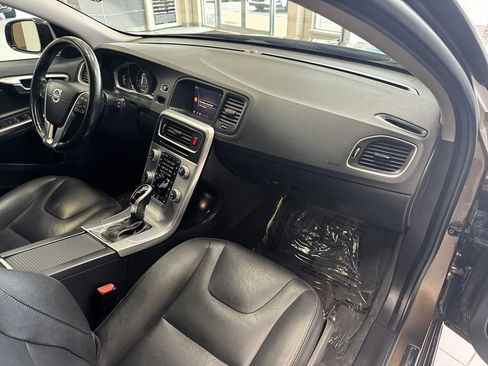 Used 2018 Volvo V60 T5 Cross Country w/ Convenience Package image 21
