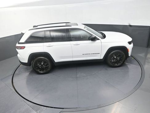 New 2026 Jeep Grand Cherokee Altitude AWD/4WD image 18