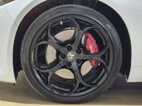 Used 2019 Alfa Romeo Giulia AWD w/ Quick Order Package 22J Sport image 28