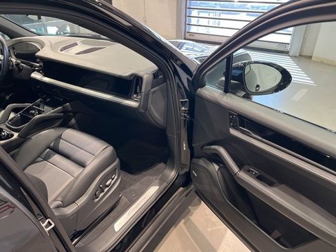 Used 2024 Porsche Cayenne image 35