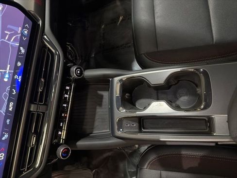 Used 2024 Chevrolet Equinox EV RS FWD image 18