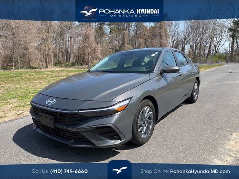 Used 2024 Hyundai Elantra SEL image 1