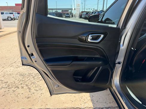 Used 2023 Jeep Compass Trailhawk w/ Trailhawk Elite Group AWD/4WD image 14