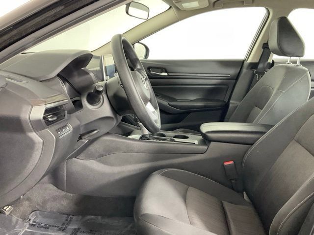 Used 2025 Nissan Altima 2.5 SV FWD image 10
