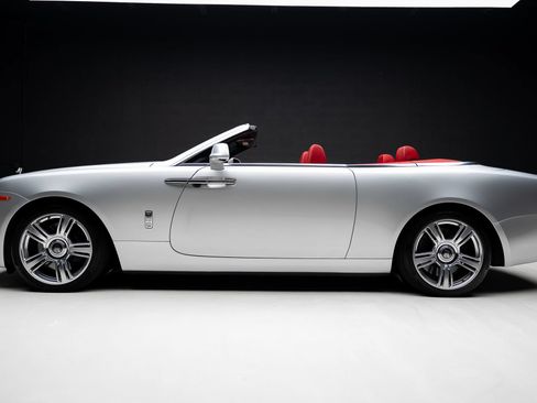 Used 2017 Rolls-Royce Dawn RWD image 20
