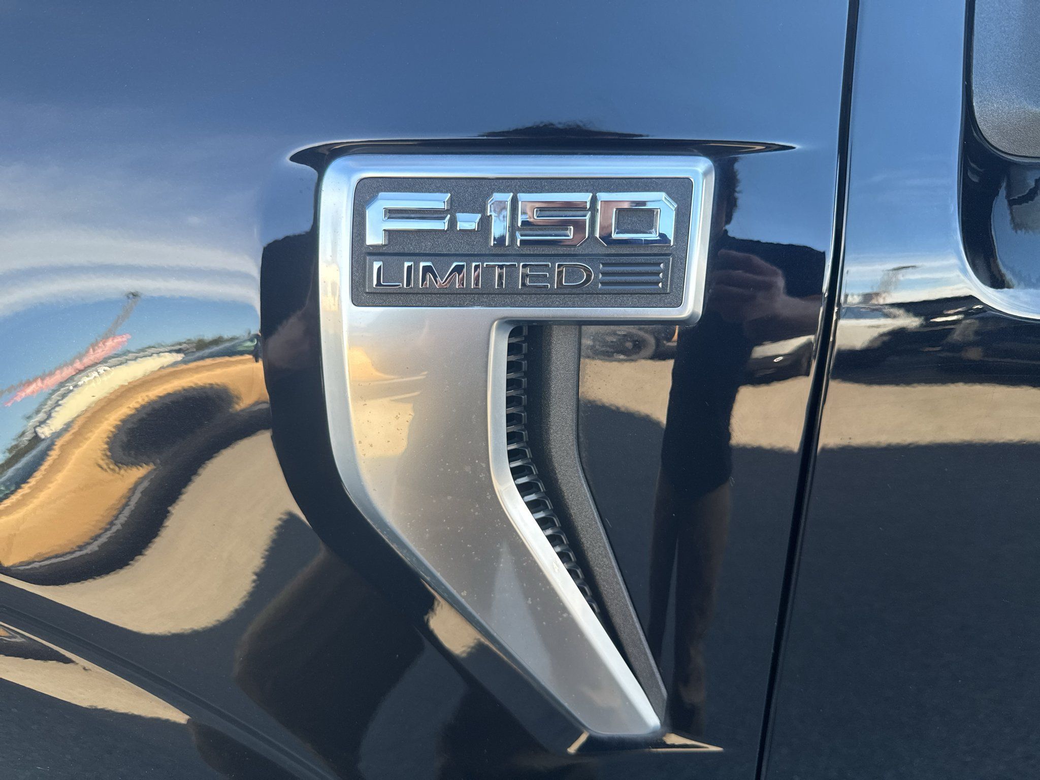 Used 2022 Ford F150 Limited AWD/4WD image 8