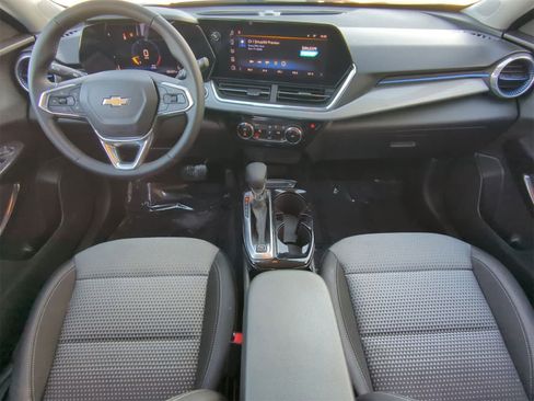 Used 2024 Chevrolet Trax LT w/ LT Convenience Package image 22