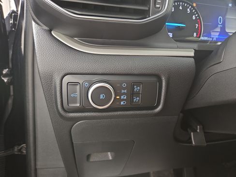 Used 2024 Ford Explorer XLT w/ Equipment Group 202A AWD/4WD image 30