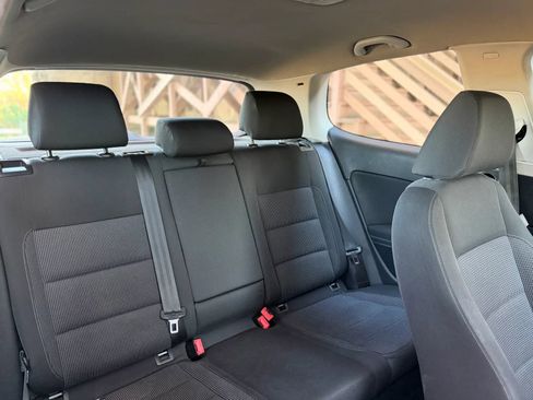 Used 2012 Volkswagen Golf 2-Door FWD image 19