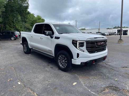 Used 2022 GMC Sierra 1500 AT4 w/ AT4 Premium Package AWD/4WD image 9