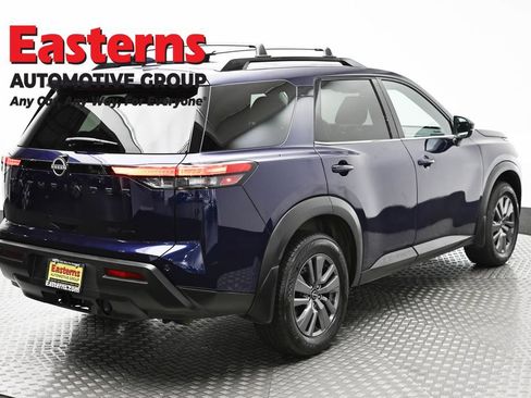 Used 2023 Nissan Pathfinder SV w/ SV Premium Package AWD/4WD image 5