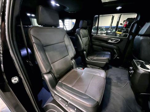 Used 2023 Chevrolet Suburban High Country image 16