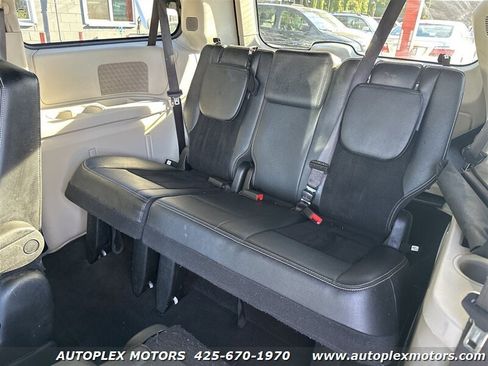 Used 2017 Dodge Grand Caravan SXT image 14