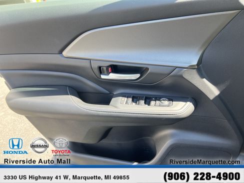 Used 2025 Toyota Grand Highlander AWD image 23