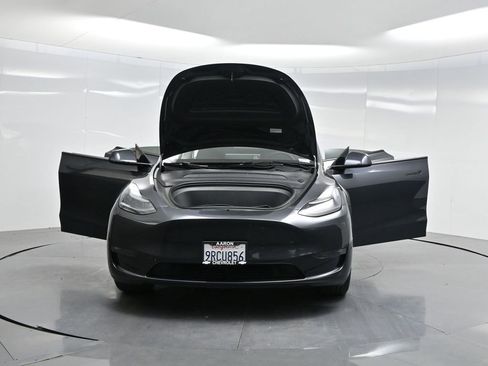 Used 2025 Tesla Model Y Long Range image 50