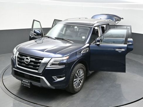 Used 2024 Nissan Armada SL w/ Captain's Chairs Package image 46