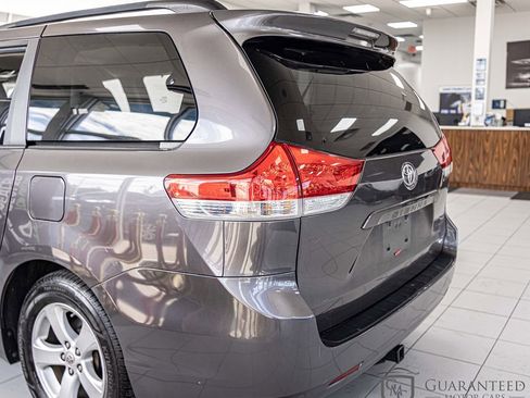 Used 2012 Toyota Sienna LE FWD image 12