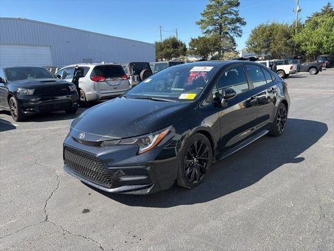 Used 2020 Toyota Corolla SE image 3