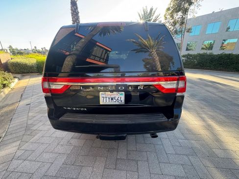 Used 2017 Lincoln Navigator Select AWD/4WD image 5