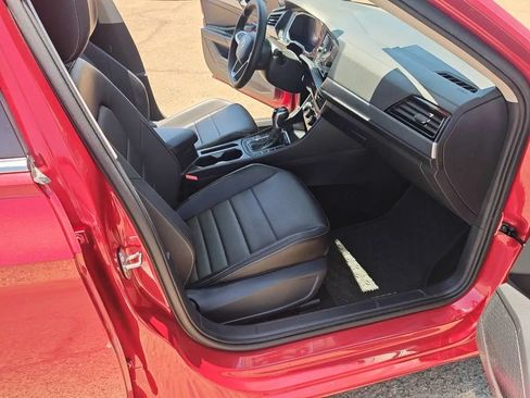 Used 2022 Volkswagen Jetta SE w/ Panoramic Sunroof Package FWD image 19