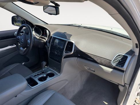 Used 2011 Jeep Grand Cherokee Laredo RWD image 15