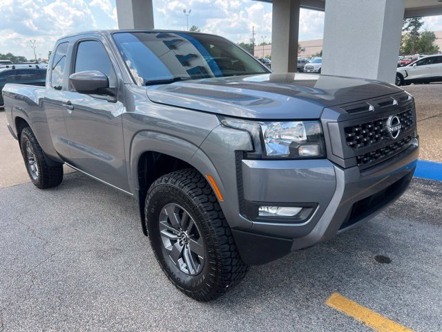 Used 2025 Nissan Frontier SV w/ SV Convenience Package RWD image 2