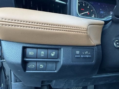 Used 2020 Toyota Avalon Limited image 20