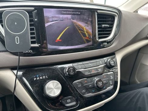 Used 2020 Chrysler Pacifica Touring-L Plus image 7