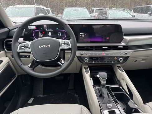 New 2025 Kia Telluride S image 2