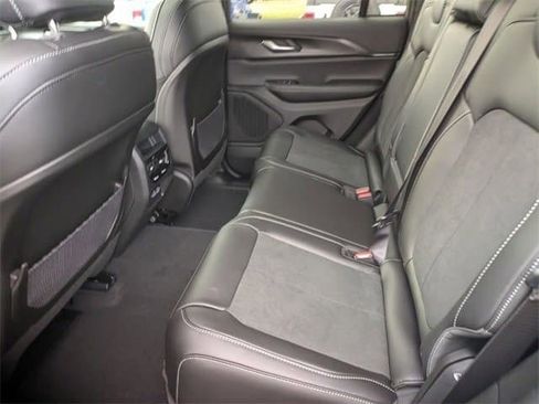 New 2025 Jeep Grand Cherokee Altitude image 19