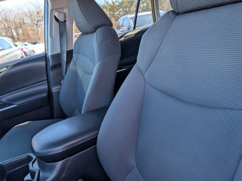 Used 2021 Toyota RAV4 LE image 23