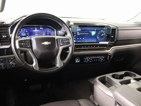 Used 2023 Chevrolet Silverado 1500 LT image 2