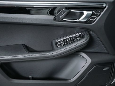 New 2026 Porsche Macan AWD/4WD image 6